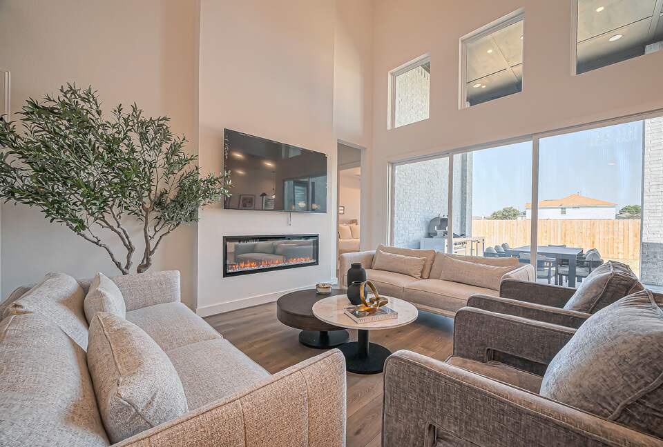 Modern Lakeside Home Minutes from The Woodlands - Tomball, Texas