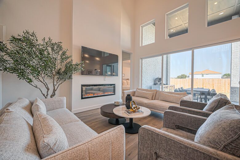 Modern Lakeside Home Minutes from The Woodlands - Tomball, Texas