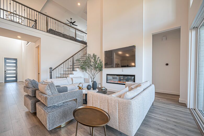 Modern Lakeside Home Minutes from The Woodlands - Tomball, Texas