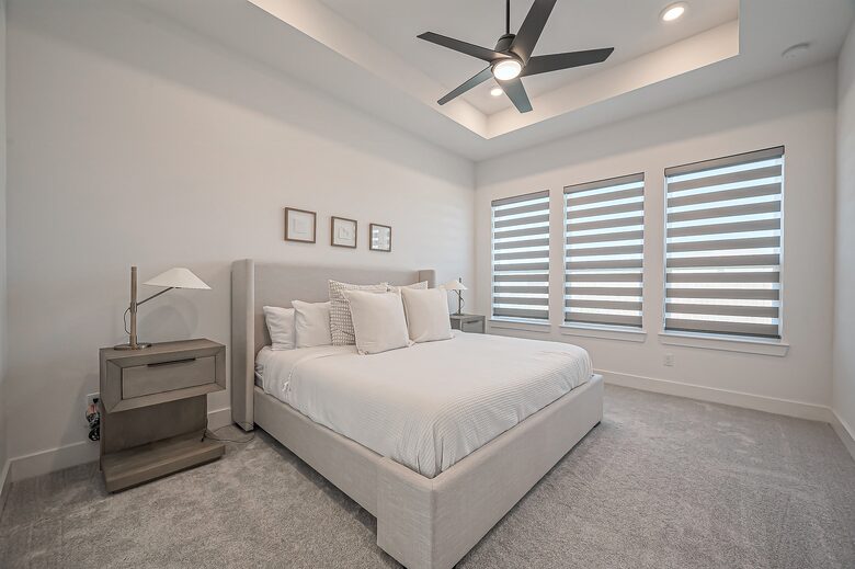 Modern Lakeside Home Minutes from The Woodlands - Tomball, Texas