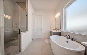 Modern Lakeside Home Minutes from The Woodlands - Tomball, Texas