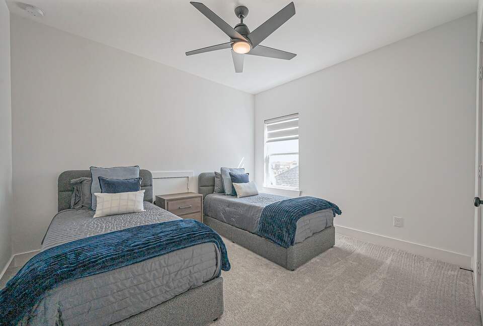 Modern Lakeside Home Minutes from The Woodlands - Tomball, Texas