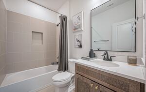 Modern Lakeside Home Minutes from The Woodlands - Tomball, Texas