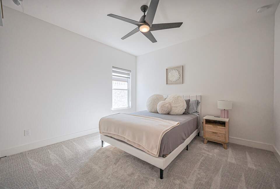 Modern Lakeside Home Minutes from The Woodlands - Tomball, Texas