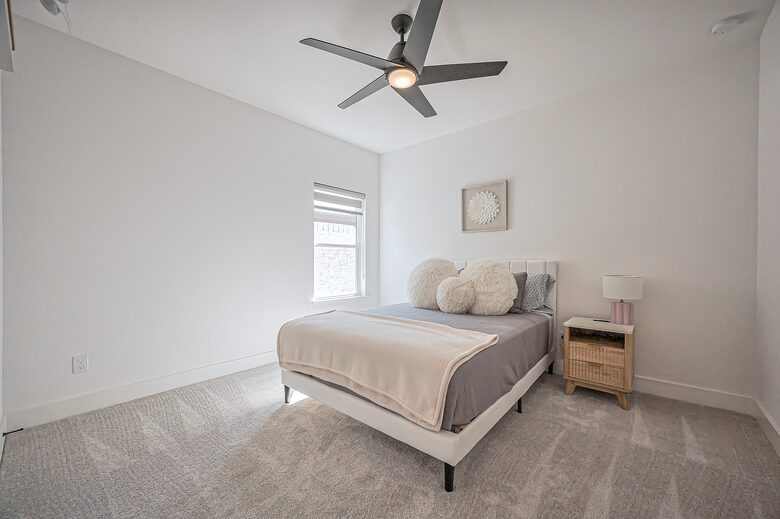 Modern Lakeside Home Minutes from The Woodlands - Tomball, Texas