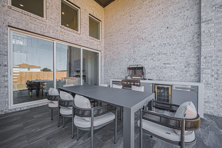 Modern Lakeside Home Minutes from The Woodlands - Tomball, Texas