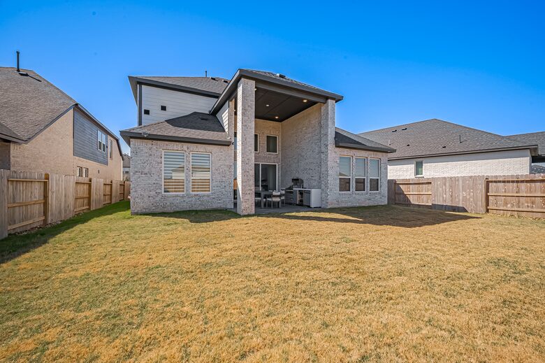 Modern Lakeside Home Minutes from The Woodlands - Tomball, Texas