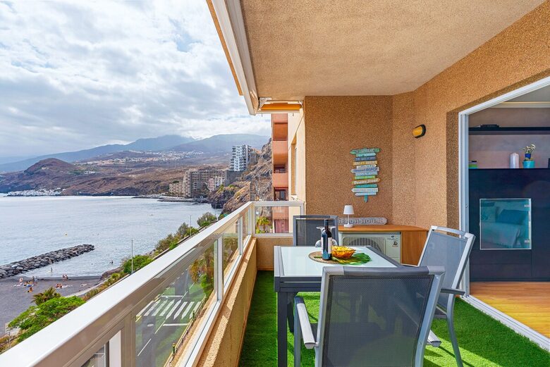 Coastal Serenity: A Seafront Escape in Tenerife - Radazul, Spain