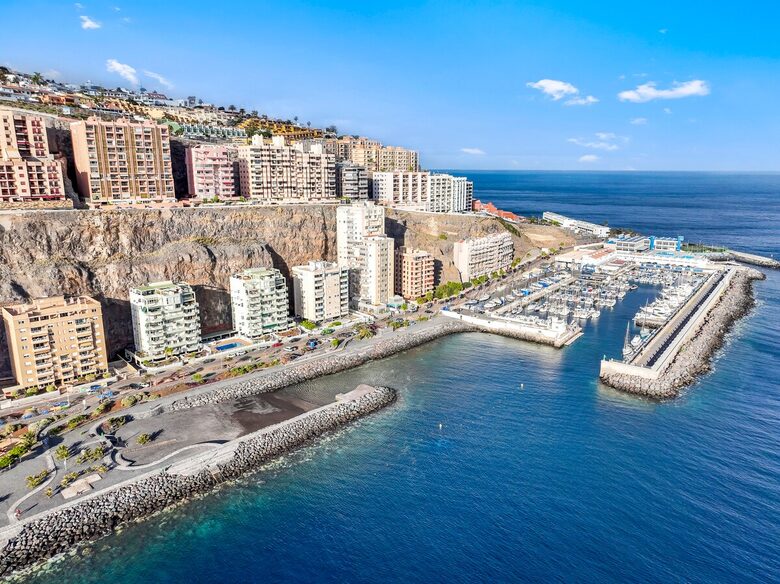 Coastal Serenity: A Seafront Escape in Tenerife - Radazul, Spain