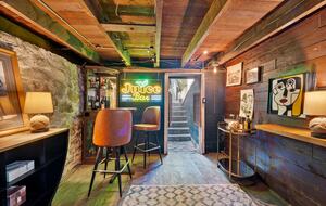 Victorian Sanctuary with Sauna & Speakeasy - Monrovia, California