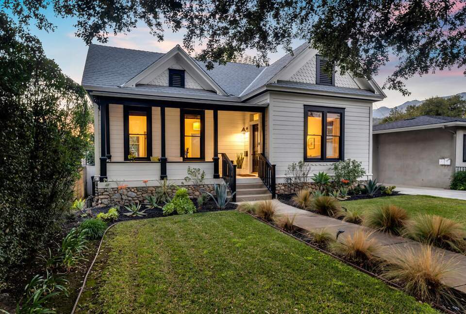 Victorian Sanctuary with Sauna & Speakeasy - Monrovia, California