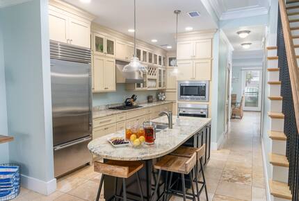 Folly Beach Oceanfront Paradise - Close to Charleston - Folly Beach, South Carolina