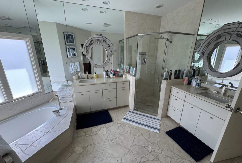 Waterfront Luxury on Lake LBJ | Dock, Outdoor Kitchen & Sunset Views - Horseshoe Bay, Texas