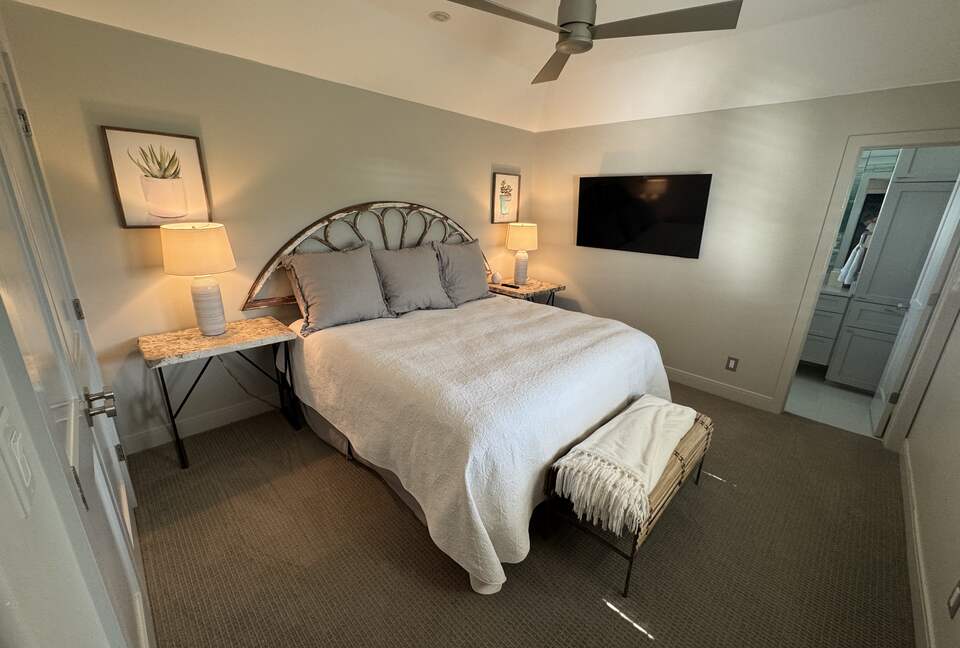 Waterfront Luxury on Lake LBJ | Dock, Outdoor Kitchen & Sunset Views - Horseshoe Bay, Texas