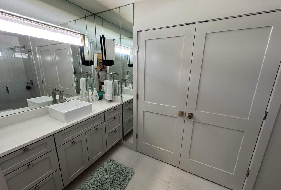 Waterfront Luxury on Lake LBJ | Dock, Outdoor Kitchen & Sunset Views - Horseshoe Bay, Texas