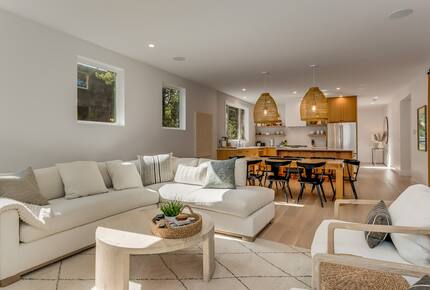 Bright Coastal Getaway Near the Ocean - Manzanita, Oregon