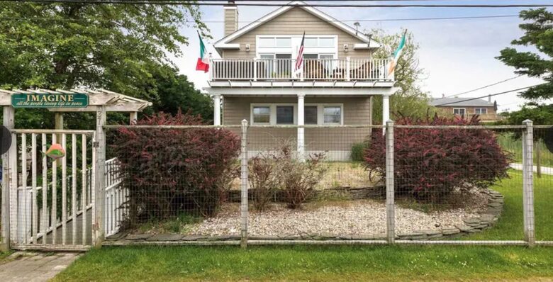 Coastal Haven Steps from the Beach with Viking Kitchen and Deck - Kismet, New York