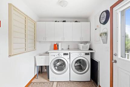 Coastal Haven Steps from the Beach with Viking Kitchen and Deck - Kismet, New York