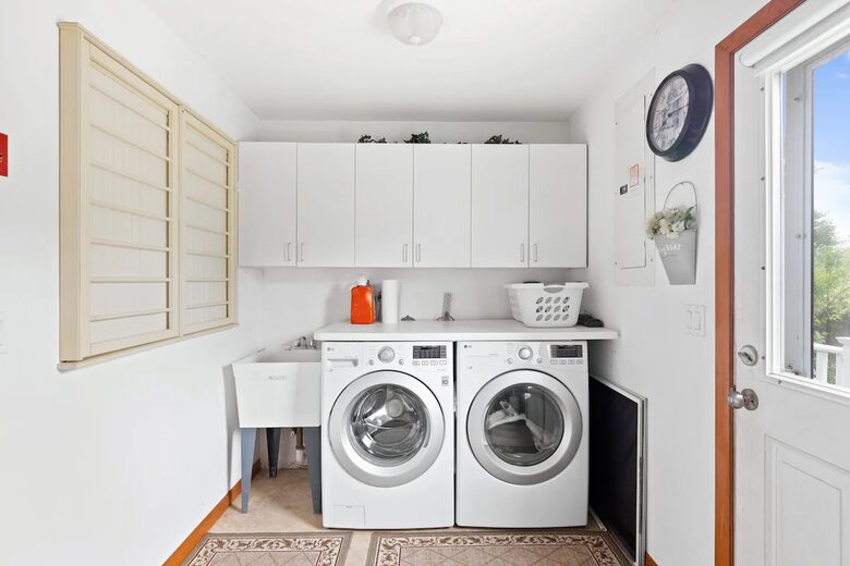 Coastal Haven Steps from the Beach with Viking Kitchen and Deck - Kismet, New York