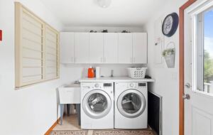 Coastal Haven Steps from the Beach with Viking Kitchen and Deck - Kismet, New York