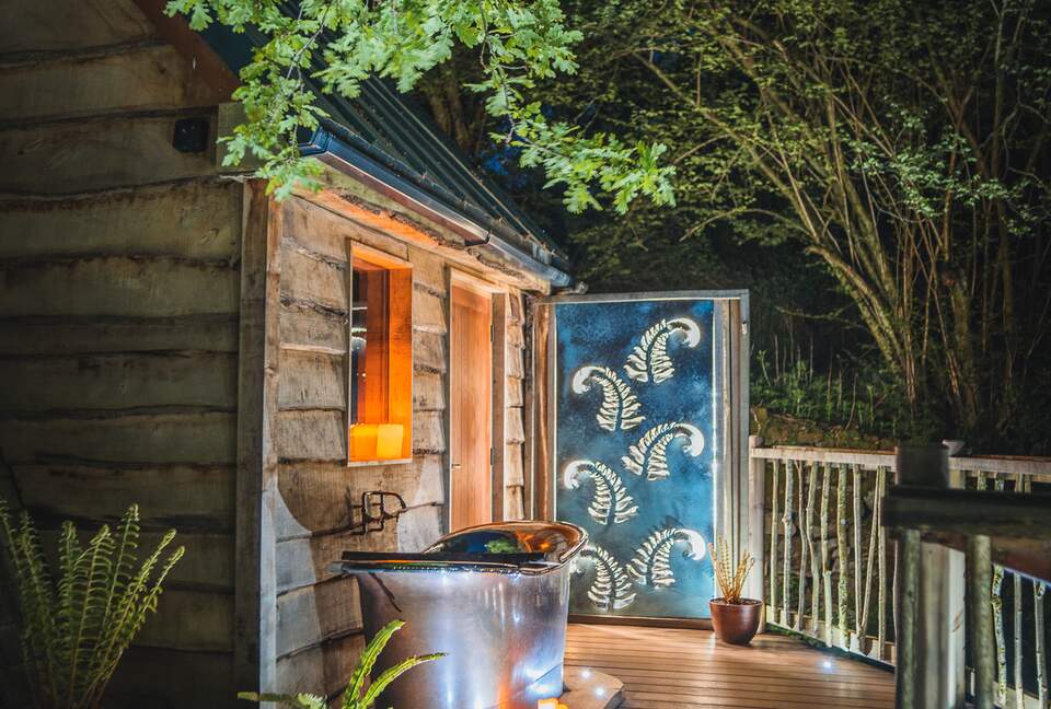 A Magical Treehouse Escape with Private Spa & Lookout Bar - St Briavels, United Kingdom