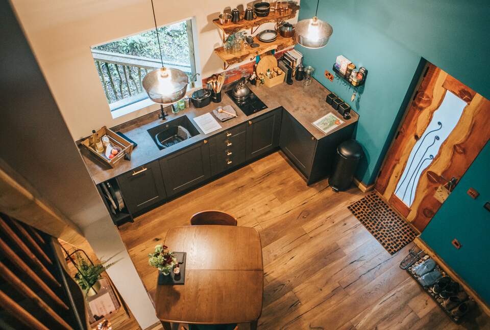 Full Kitchen with Dishwasher, Fridge, Nespresso + Airfryer