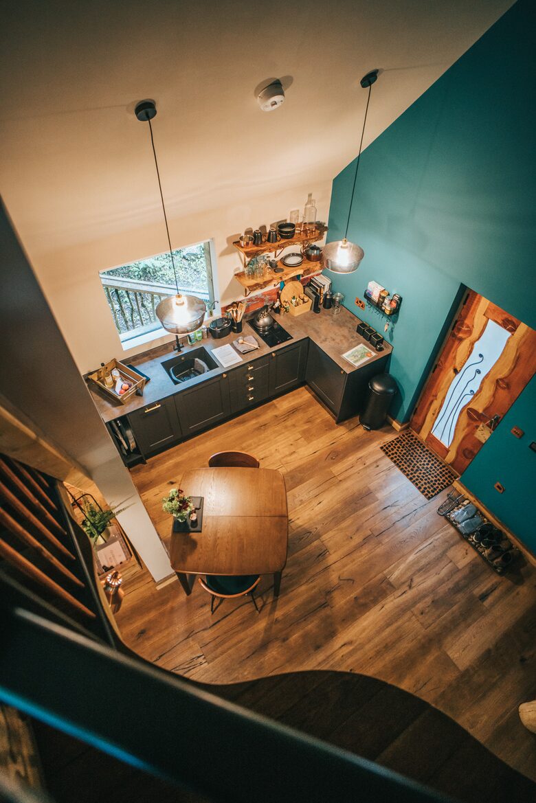 Full Kitchen with Dishwasher, Fridge, Nespresso + Airfryer