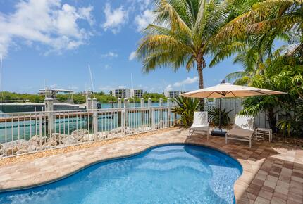 Coastal Keys Getaway with Balconies & Gulffront Living - Marathon, Florida