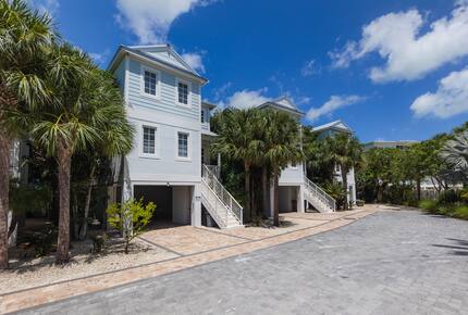 Coastal Keys Getaway with Balconies & Gulffront Living - Marathon, Florida