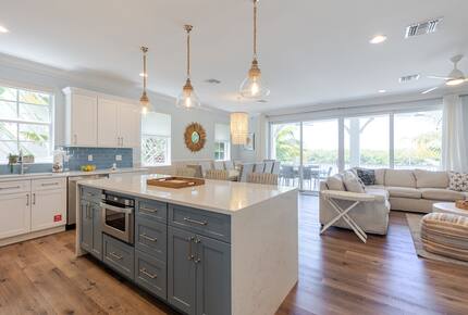 Coastal Keys Getaway with Balconies & Gulffront Living - Marathon, Florida