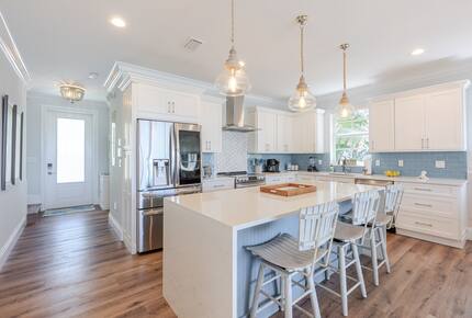 Coastal Keys Getaway with Balconies & Gulffront Living - Marathon, Florida