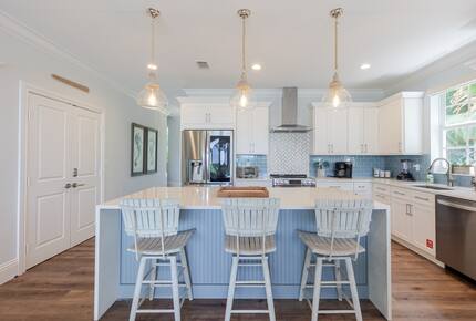 Coastal Keys Getaway with Balconies & Gulffront Living - Marathon, Florida