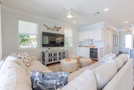 Coastal Keys Getaway with Balconies & Gulffront Living - Marathon, Florida