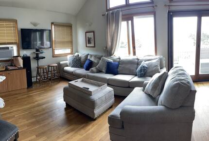 Coastal Haven Steps from the Beach with Viking Kitchen and Deck - Kismet, New York