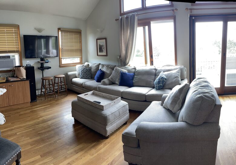 Coastal Haven Steps from the Beach with Viking Kitchen and Deck - Kismet, New York