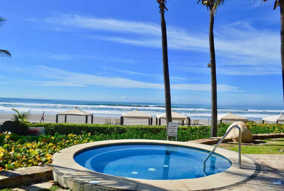 Elegant Beachfront Escape in Acapulco’s Most Prestigious Community - Acapulco, Mexico