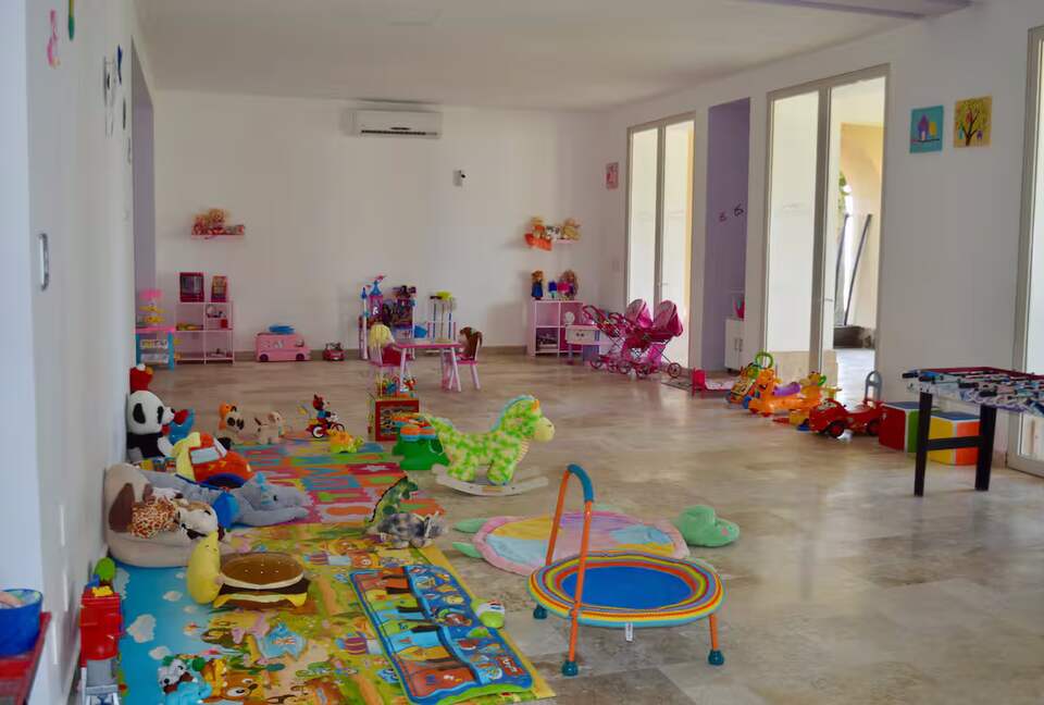 Elegant Beachfront Escape in Acapulco’s Most Prestigious Community - Acapulco, Mexico