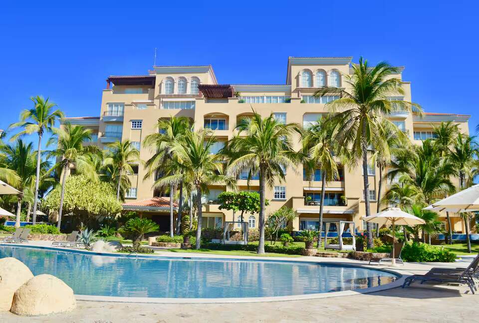 Elegant Beachfront Escape in Acapulco’s Most Prestigious Community - Acapulco, Mexico