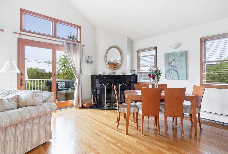 Coastal Haven Steps from the Beach with Viking Kitchen and Deck - Kismet, New York