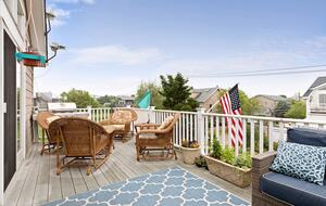 Coastal Haven Steps from the Beach with Viking Kitchen and Deck - Kismet, New York