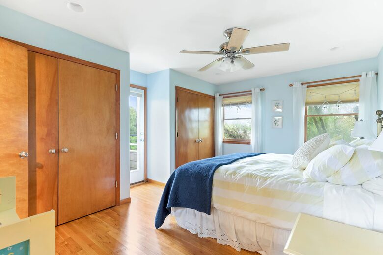 Coastal Haven Steps from the Beach with Viking Kitchen and Deck - Kismet, New York