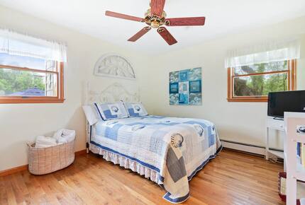 Coastal Haven Steps from the Beach with Viking Kitchen and Deck - Kismet, New York