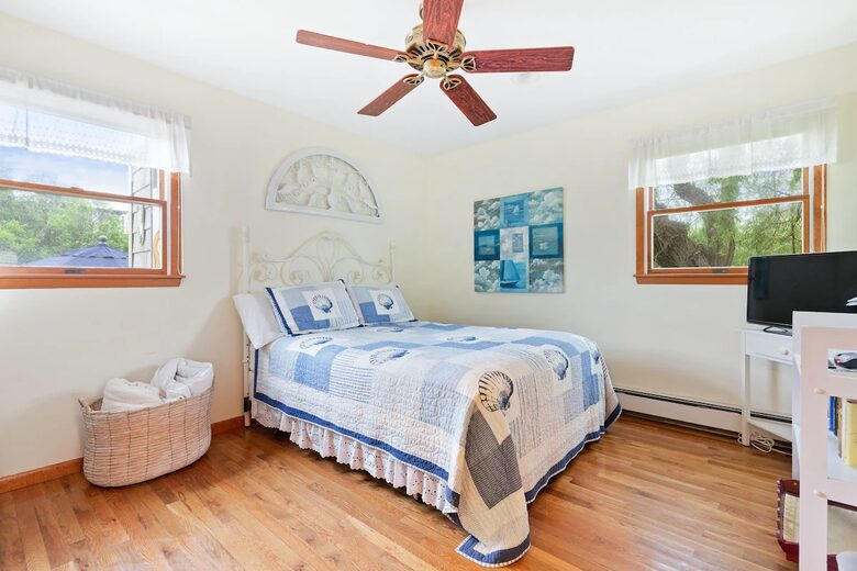 Coastal Haven Steps from the Beach with Viking Kitchen and Deck - Kismet, New York