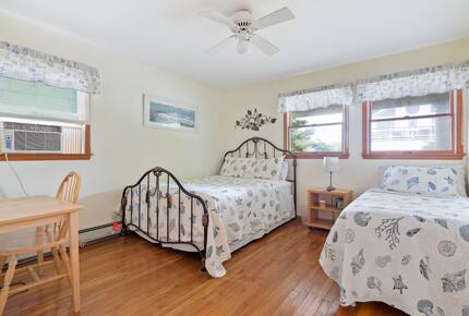 Coastal Haven Steps from the Beach with Viking Kitchen and Deck - Kismet, New York