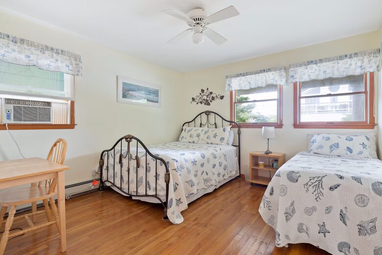 Coastal Haven Steps from the Beach with Viking Kitchen and Deck - Kismet, New York