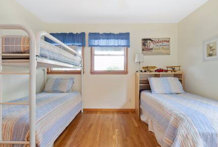 Coastal Haven Steps from the Beach with Viking Kitchen and Deck - Kismet, New York