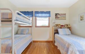 Coastal Haven Steps from the Beach with Viking Kitchen and Deck - Kismet, New York