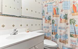 Coastal Haven Steps from the Beach with Viking Kitchen and Deck - Kismet, New York