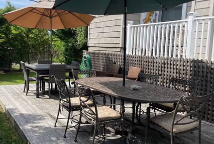 Coastal Haven Steps from the Beach with Viking Kitchen and Deck - Kismet, New York