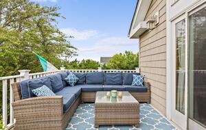 Coastal Haven Steps from the Beach with Viking Kitchen and Deck - Kismet, New York